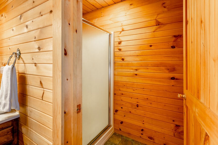 More Photos Of 500 Dodge Ridge Rd, Pinecrest Hotel For Sale