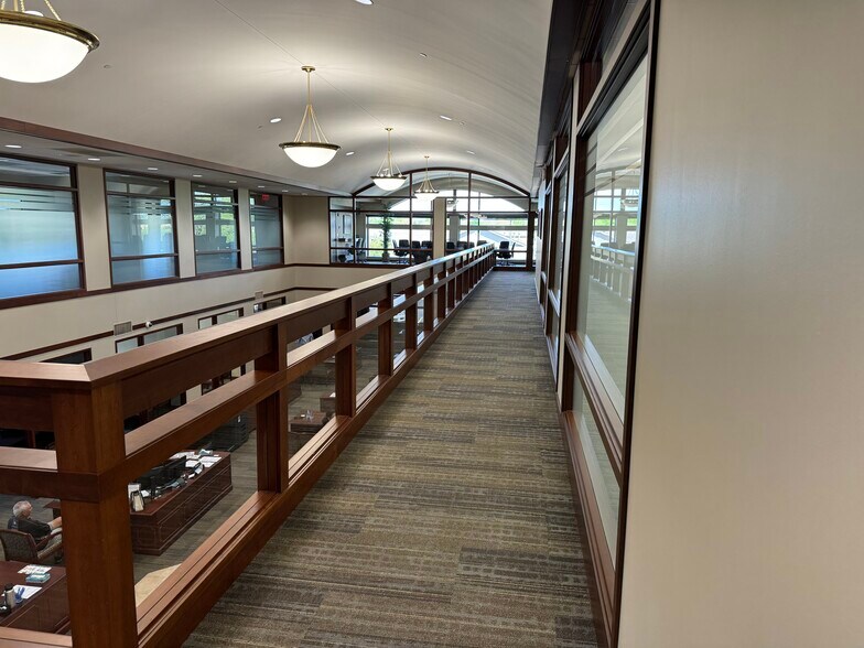 More Photos Of 109 Veterans Pky, Yorkville Office For Lease