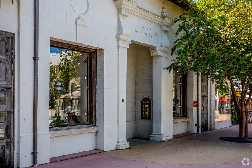 More Photos Of 910 Lincoln Rd, Miami Beach Storefront For Lease