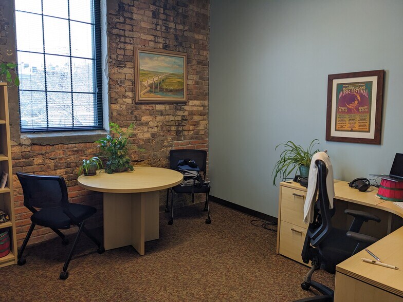 More Photos Of 1213 Center St, Lansing Medical For Sale