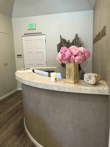 More Photos Of 450 S Beverly Dr, Beverly Hills Office For Lease