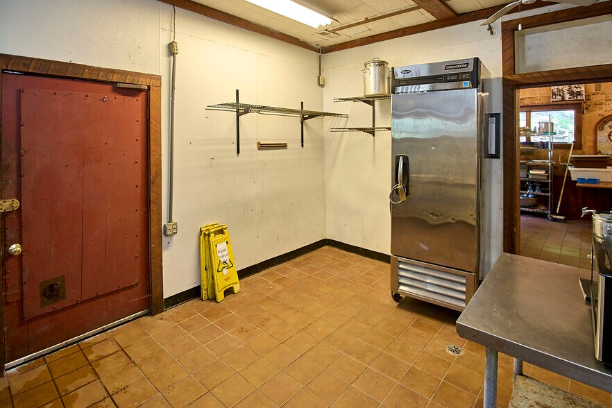 More Photos Of 15303 Midland Trl, Ansted Freestanding For Sale