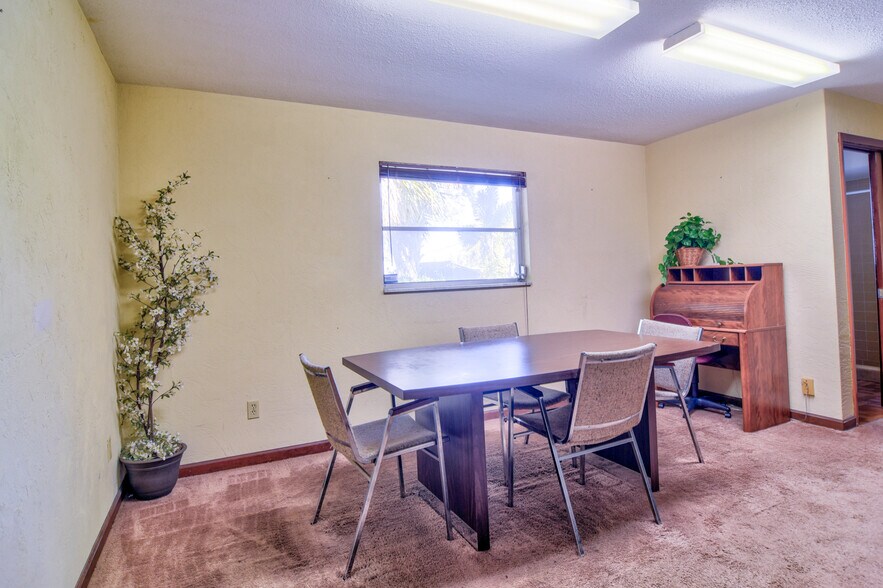 More Photos Of 11470 Oakhurst Rd, Largo Office For Sale