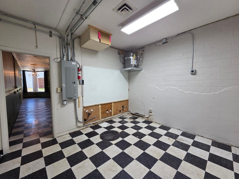 More Photos Of 960-990 Commercial St SE, Salem Storefront For Lease
