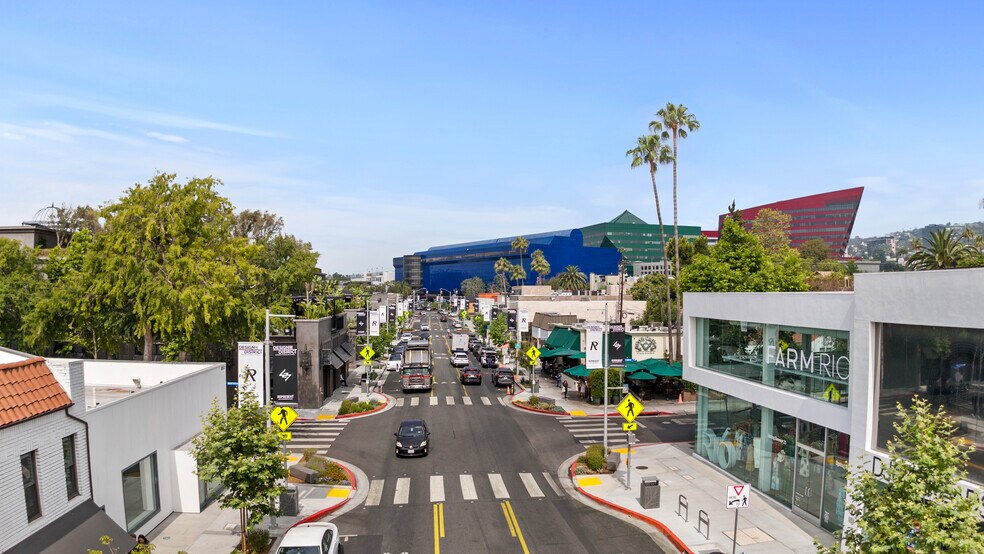 More Photos Of 8551 Melrose Ave, West Hollywood Storefront For Lease