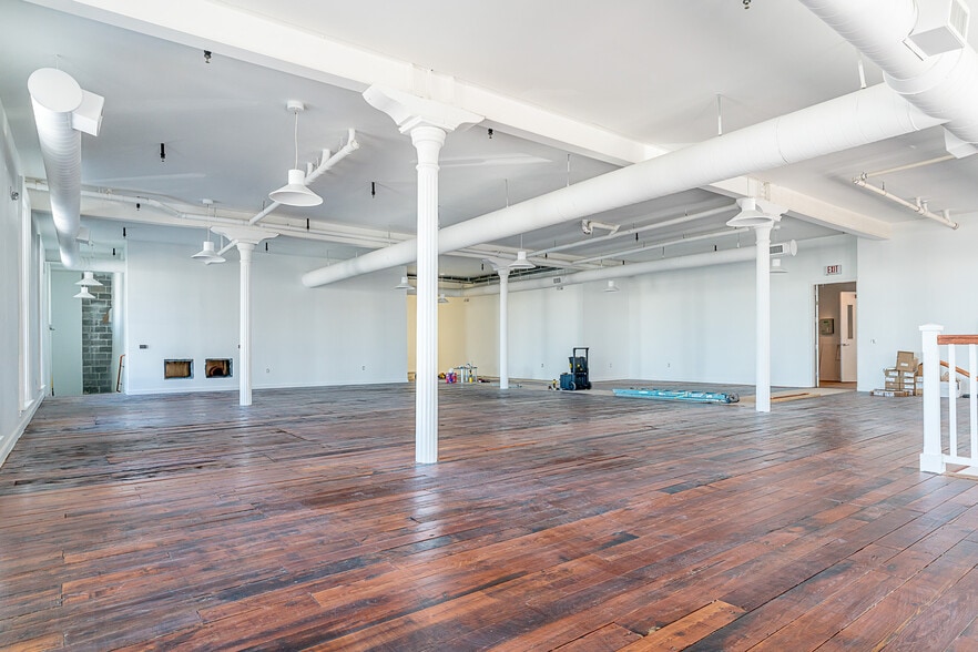 More Photos Of 112 23rd St, Galveston Freestanding For Lease