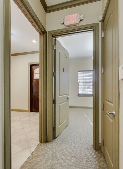 More Photos Of 8609 Mid Cities Blvd, North Richland Hills Office For Lease