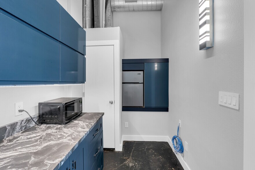 More Photos Of 815 E 3rd St, Tulsa Storefront Retail Office For Lease