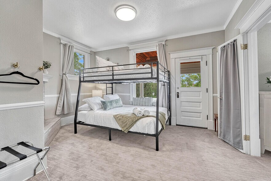 More Photos Of 6 Boulder Crescent St, Colorado Springs Hotel For Sale