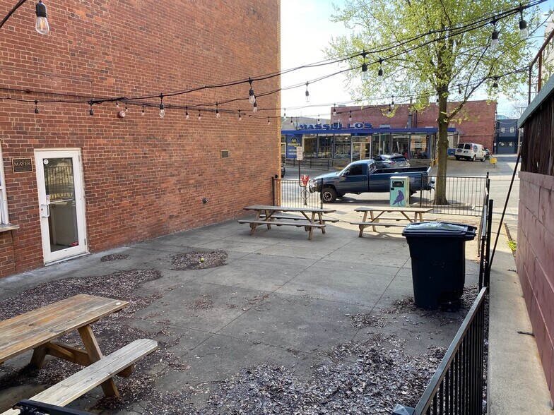 More Photos Of 444 High St, Morgantown Storefront Retail Residential For Lease