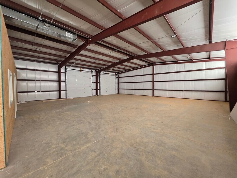 More Photos Of 5051 Farmville Rd, Auburn Flex For Sale