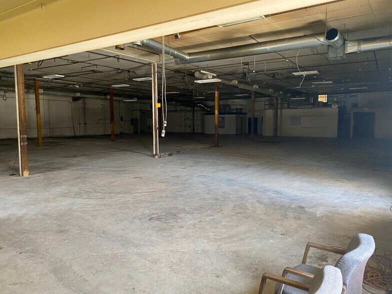 More Photos Of 23 Foundry Ave, Meredith Warehouse For Lease