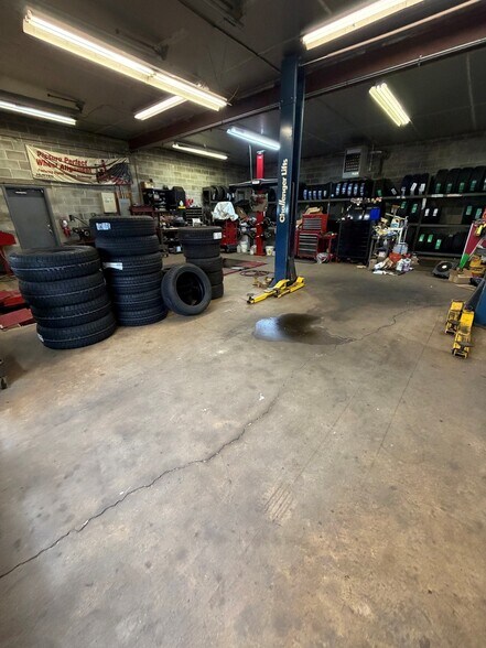 More Photos Of 1529 E Philadelphia Ave, Gilbertsville Auto Repair For Sale