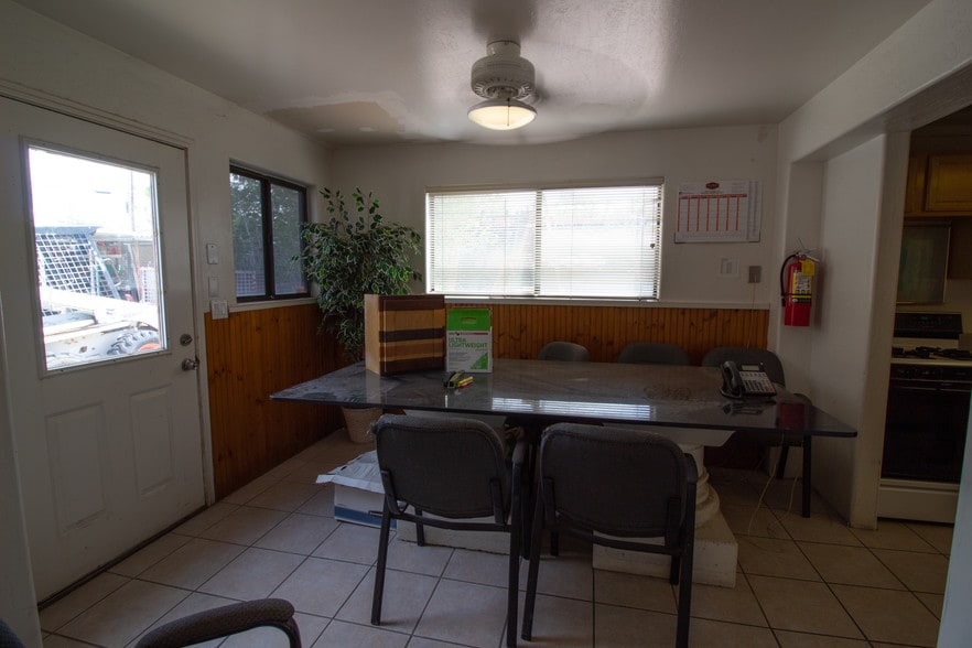 More Photos Of 517 S Lebaron St, Mesa Warehouse For Lease