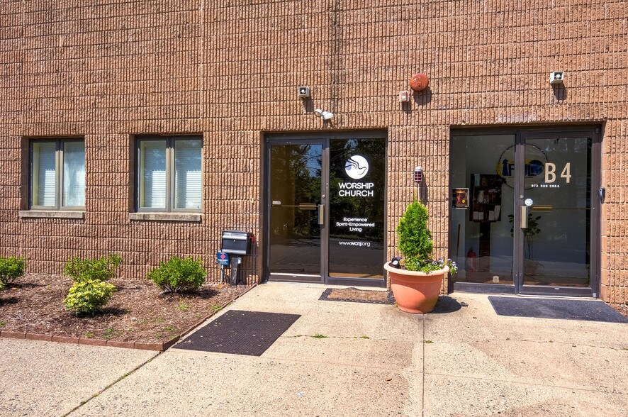 More Photos Of 60 E Hanover Ave, Morris Plains Showroom For Sale
