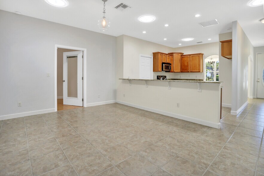 More Photos Of 311 S Main St, Winter Garden Office For Sale