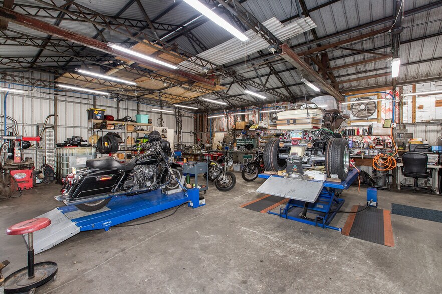 More Photos Of 17022 Cortez Blvd, Brooksville Auto Repair For Sale