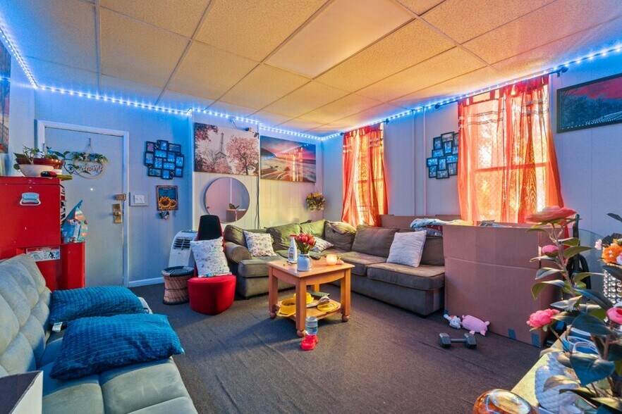 More Photos Of 2530 N Calvert St, Baltimore Office Residential For Sale