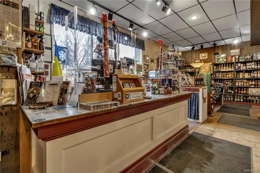 More Photos Of 113 Lockport St, Youngstown General Retail For Sale