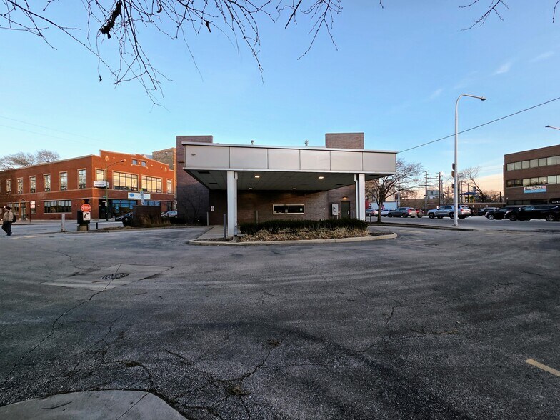 More Photos Of 1640 W Fullerton Ave, Chicago Bank For Lease