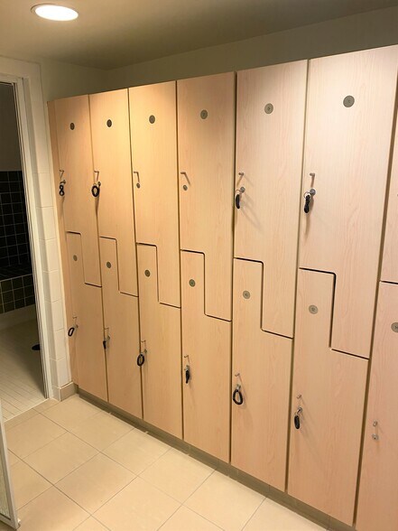 More Photos Of 449-451 N Canon Dr, Beverly Hills Unknown For Lease