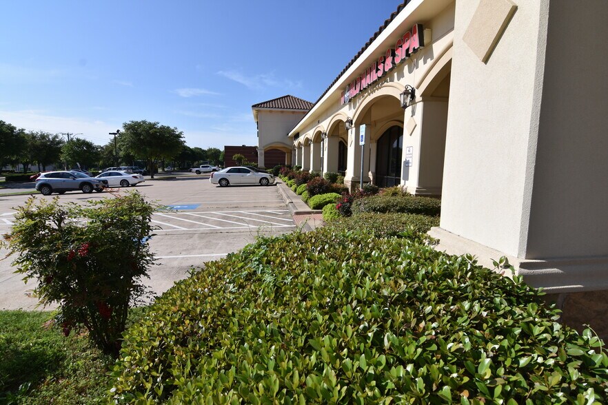 More Photos Of 5312 Park Springs Blvd, Arlington General Retail For Sale