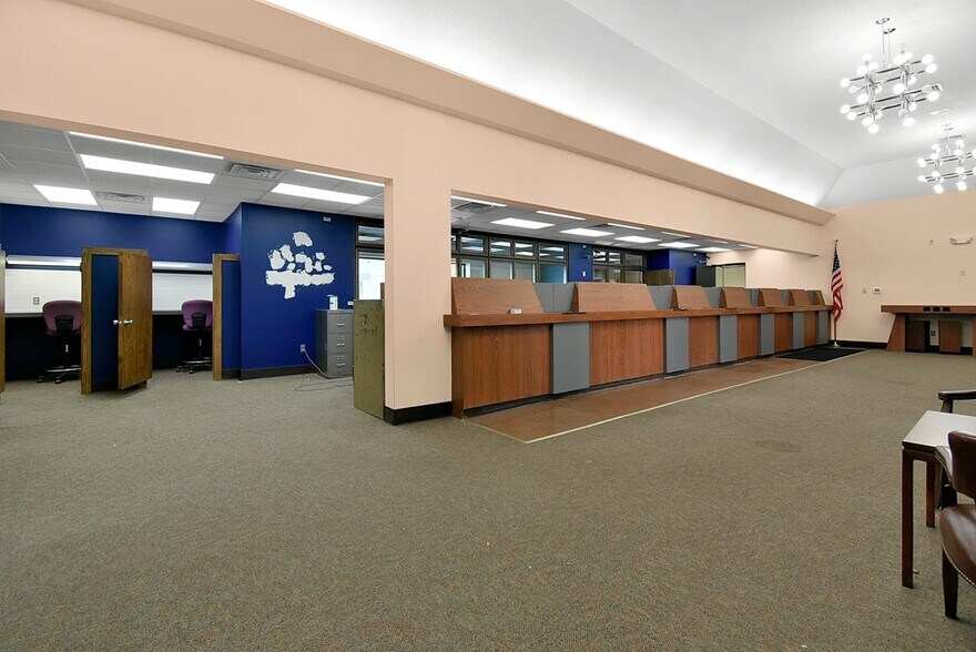 More Photos Of 245 N Seltzer St, Crestline Bank For Sale