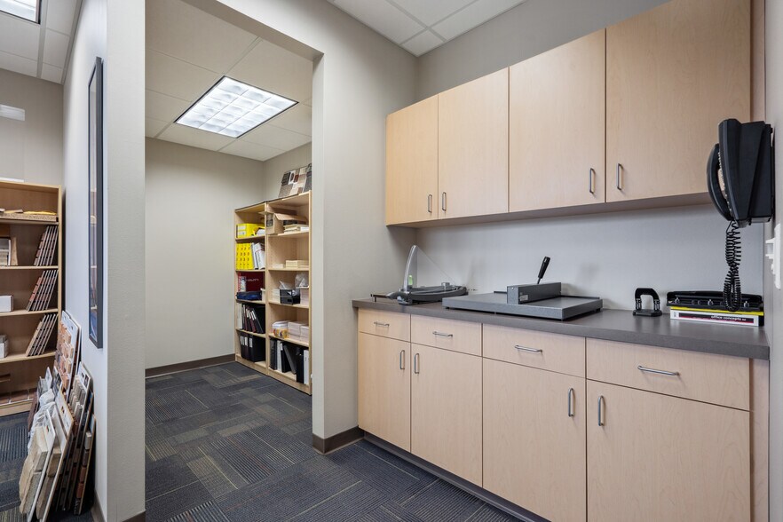 More Photos Of 3015 Greyhound Dr, Waterloo Medical For Lease