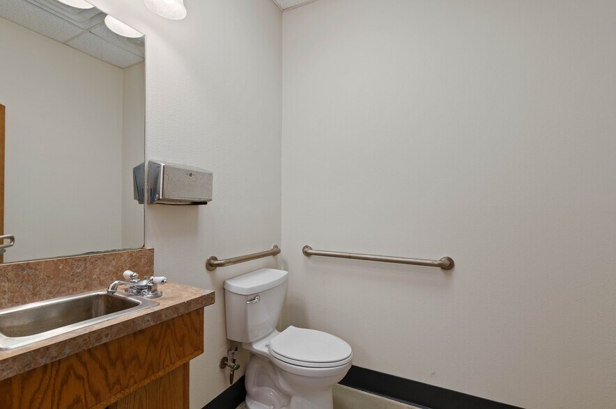 More Photos Of 3605 Interstate 30, Mesquite Medical For Lease