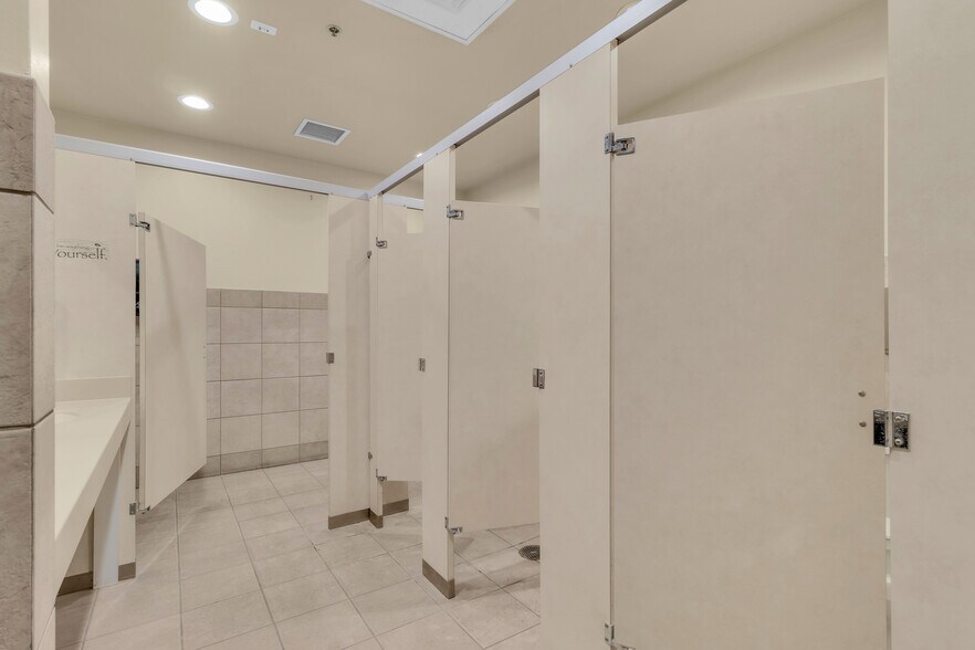 More Photos Of 1201 E Oak St, Kissimmee Office For Sale