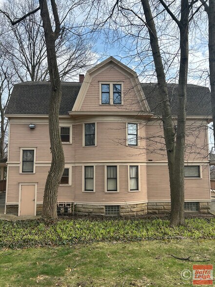 More Photos Of 631 W Exchange St, Akron Office For Sale