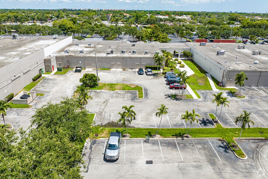 More Photos Of 3660-4060 W Hillsboro Blvd, Deerfield Beach Storefront For Lease