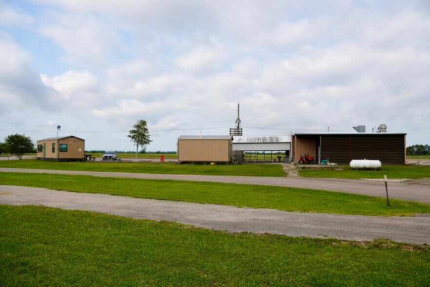 More Photos Of 24313 County Rd 46, Angleton Trailer Camper Park For Sale