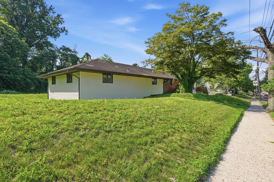 More Photos Of 222 Gibbsboro Rd, Clementon Office For Sale