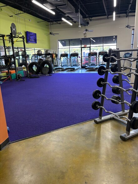 More Photos Of 2490 Parr Ave, Dyersburg Health Club For Lease