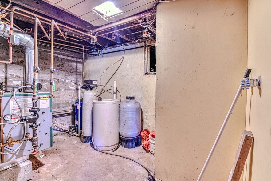 More Photos Of 314 Monmouth Rd, Millstone Warehouse For Lease