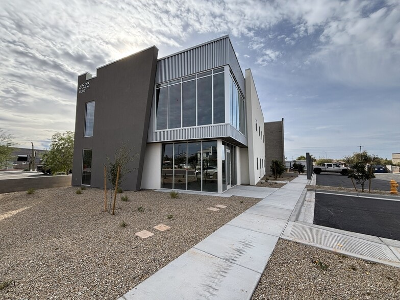 More Photos Of 4523 E Ivy St, Mesa Industrial For Lease
