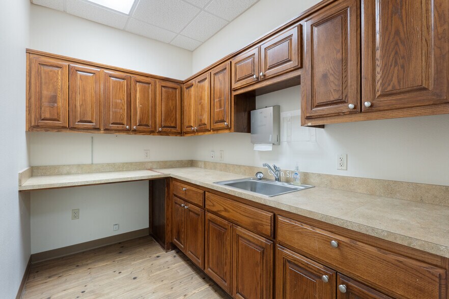 More Photos Of 101 N 37th St, Rogers Medical For Lease