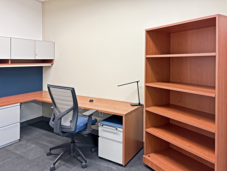 More Photos Of 9400 W Higgins Rd, Rosemont Coworking Space