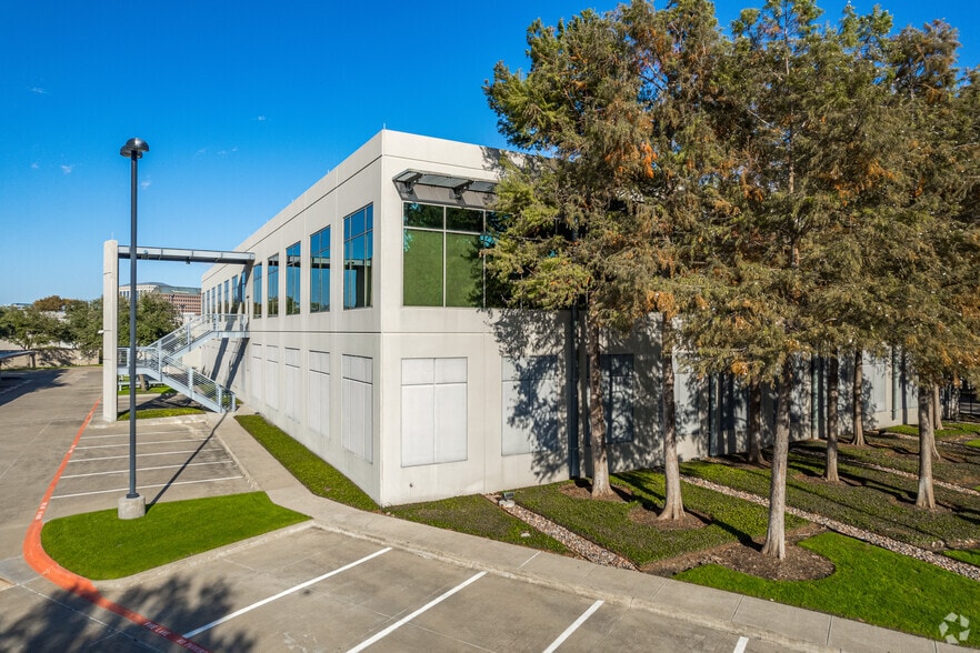 More Photos Of 4849 Alpha Rd, Dallas Office For Lease