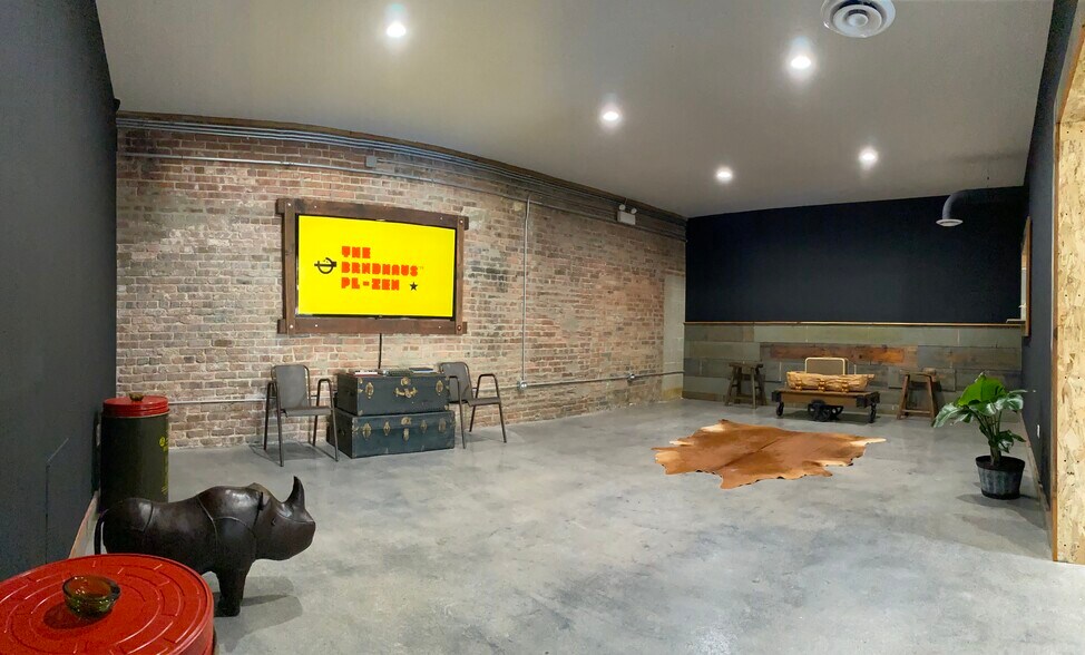 More Photos Of 1727 W 21st St, Chicago Office For Lease