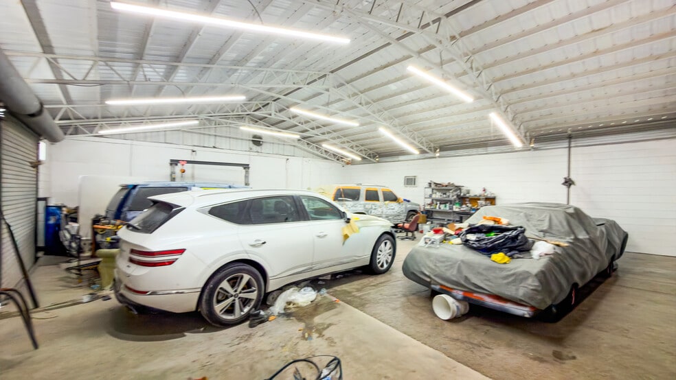 More Photos Of 2604 NE 19th Dr, Gainesville Manufacturing For Sale