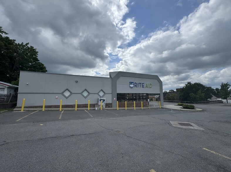More Photos Of 149 Market St, Amsterdam Drugstore For Lease