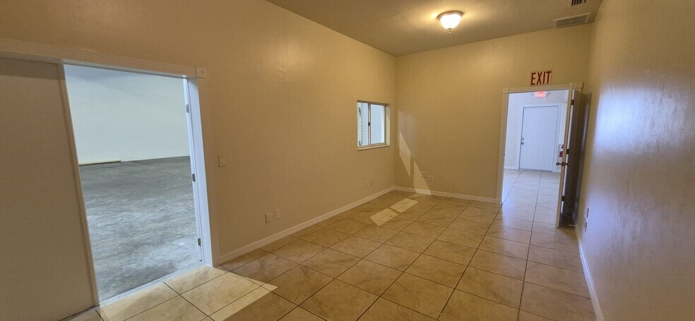 More Photos Of 900 Ceitus Ter, Cape Coral Warehouse For Lease