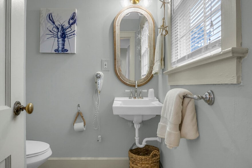 More Photos Of 205 Harper Ave, Carolina Beach Hotel For Sale