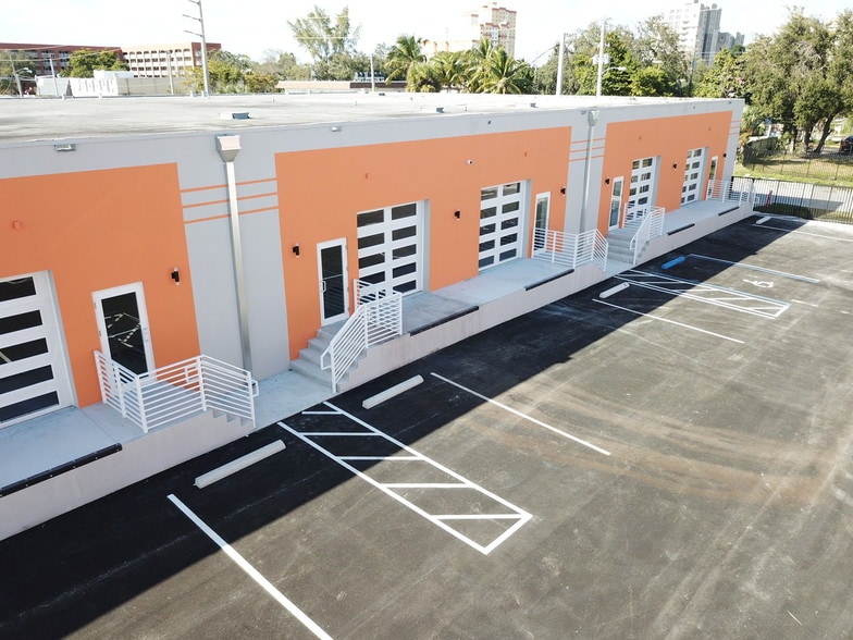 More Photos Of 300 NE 75th St, Miami Showroom For Lease