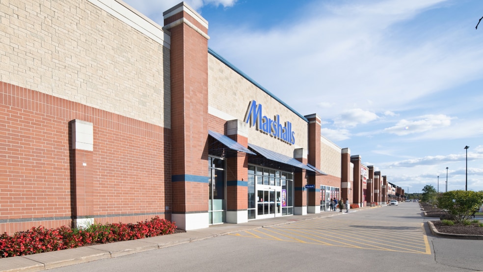 More Photos Of 972-994 Brook Forest Ave, Shorewood Storefront For Lease