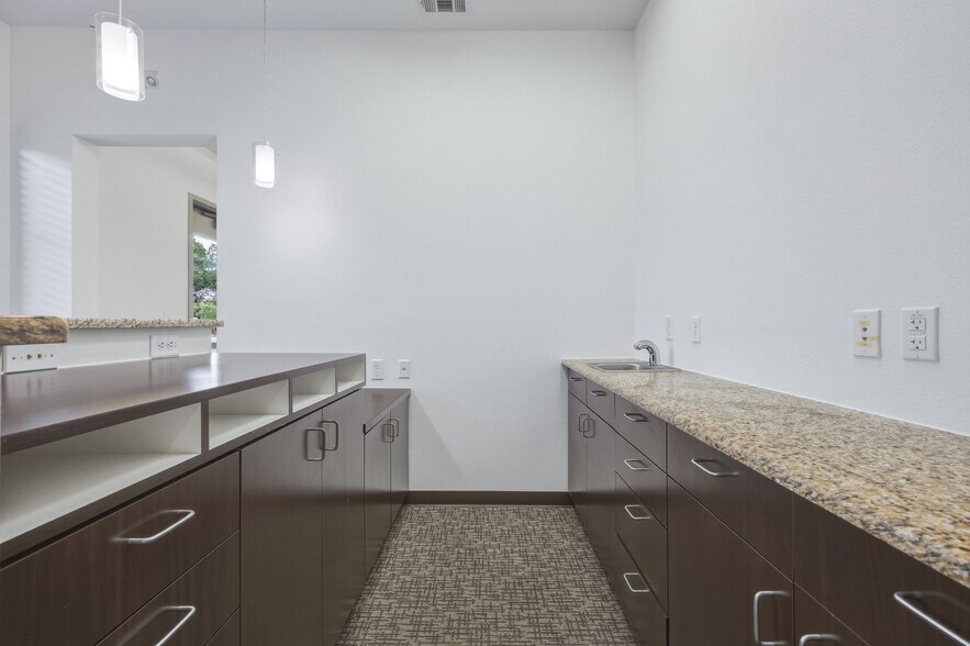 More Photos Of 12171 W Parmer Ln, Cedar Park Medical For Lease