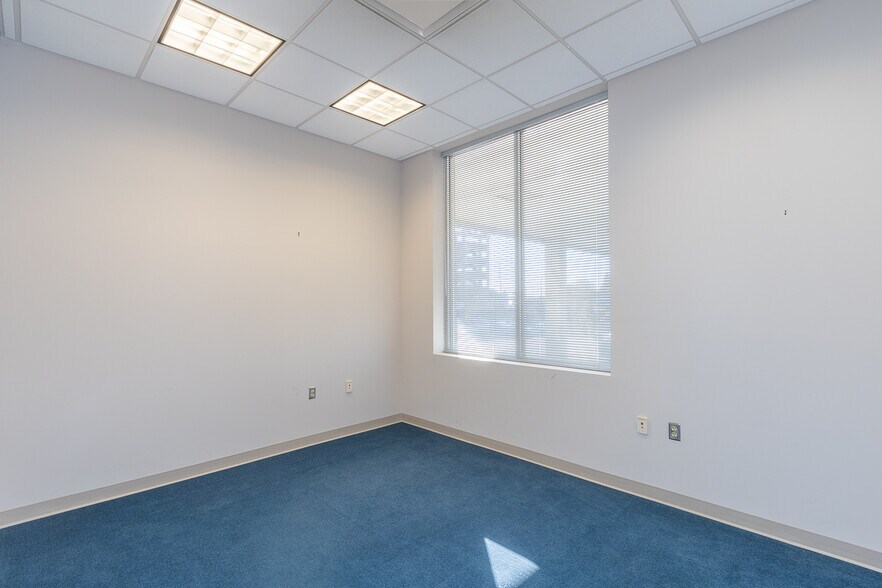 More Photos Of 129 N Main St, Anderson Office For Lease