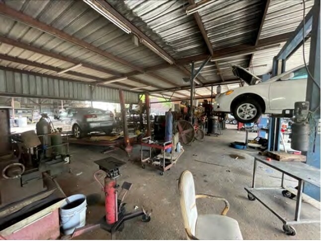 More Photos Of 7206 Killough St, Houston Auto Repair For Lease
